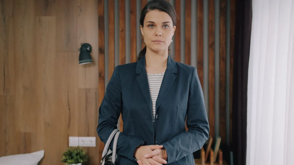 Especialista em operações de vendas configurando prompts de IA e automações no sistema para qualificação de leads e aceleração comercial.