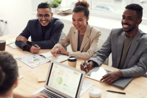 Hacks de IA e Conteúdo de Alta Performance: Como Gestores B2B Podem Escalar Vendas e Otimizar o Retorno Comercial